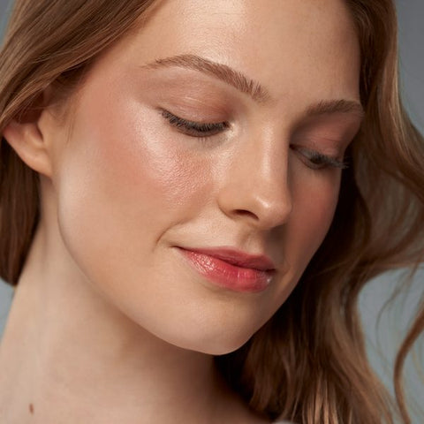 Model wearing RMS Beauty ReDimension Daily Glow Palette, look 2